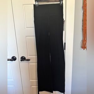 Athleta Salutation stash flare pants size small